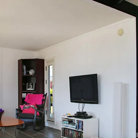 Two-bedroom Holiday In 3