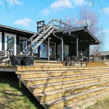 Two-bedroom Holiday In 3