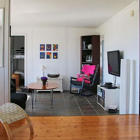 Two-bedroom Holiday In 3