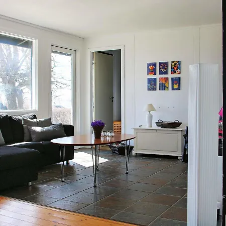 Two-bedroom Holiday In 3