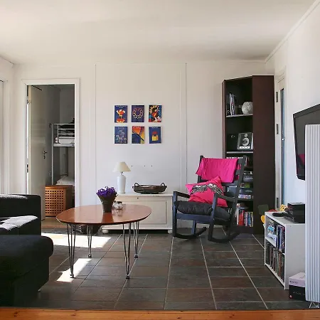 Two-bedroom Holiday In 3